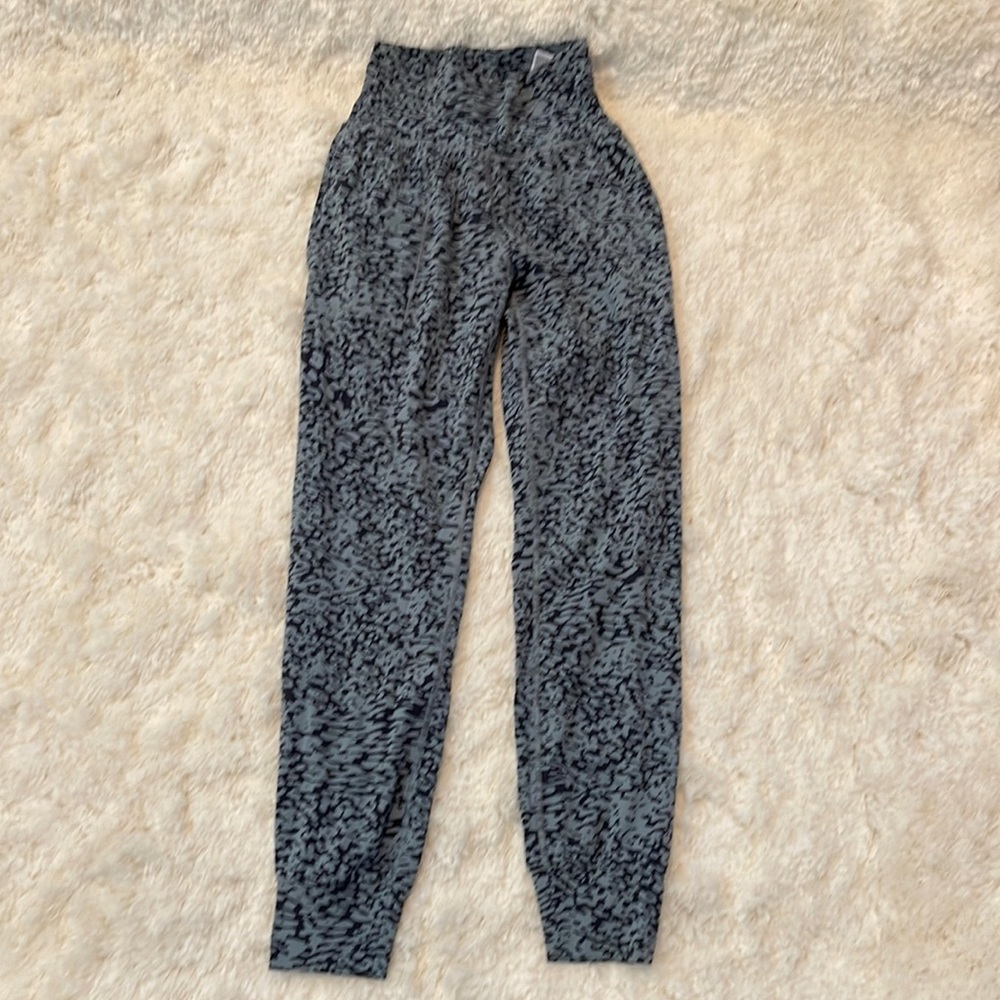 Athleta leopard joggers!!